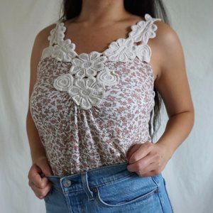 CUTIE FLORAL TANK WITH CROCHET COLLAR